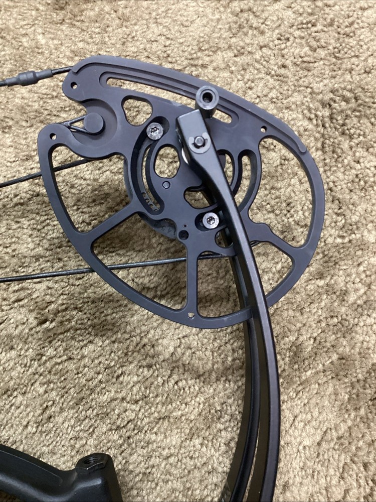 Xpedition Archery X33 Compound Bow RH #60 (26.5-31) *INCLUDES REST*