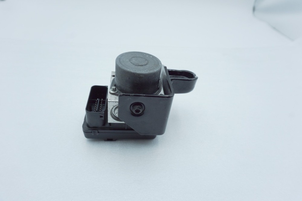 2012 Harley Dyna FXDWG Wide Glide OEM ABS Brake Pump & Control Module
