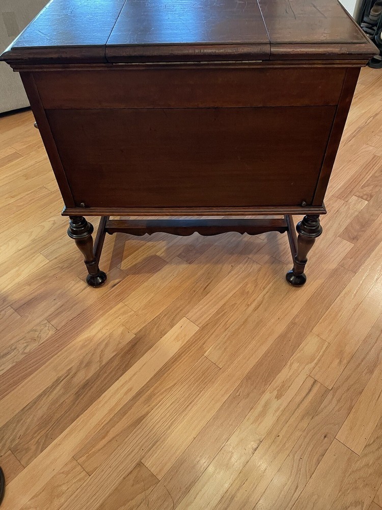 Victor Victrola Granada Phonograph
