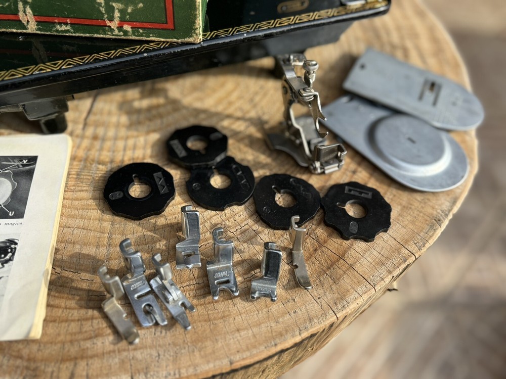 SINGER 306 sewing Machine