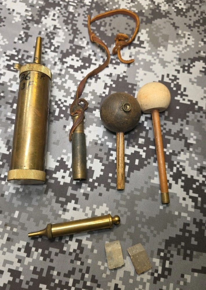 BLACK POWDER MUZZLELOADER FLINTLOCK TOOLS LOT CVA FLASK 2 TC FLINTS PAN PRIMER