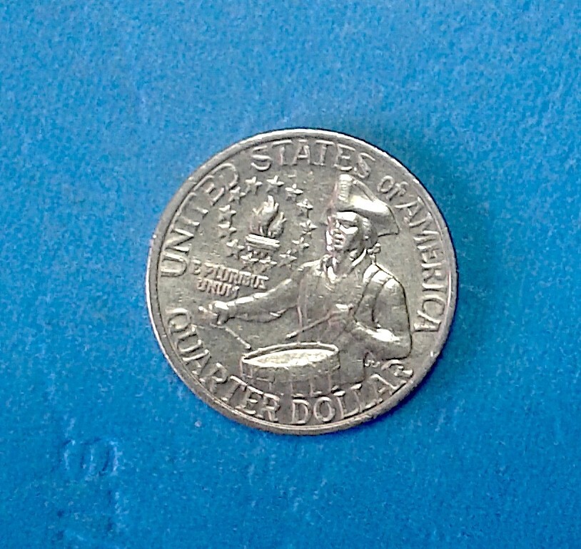 1776-1976 CLAD BICENTENNIAL QUARTER REGULAR STRIKE (E)