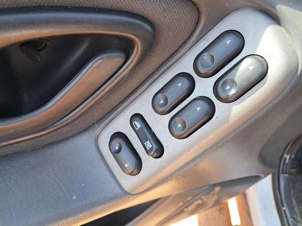 ESCAPE 2004 Glove Box 5024707