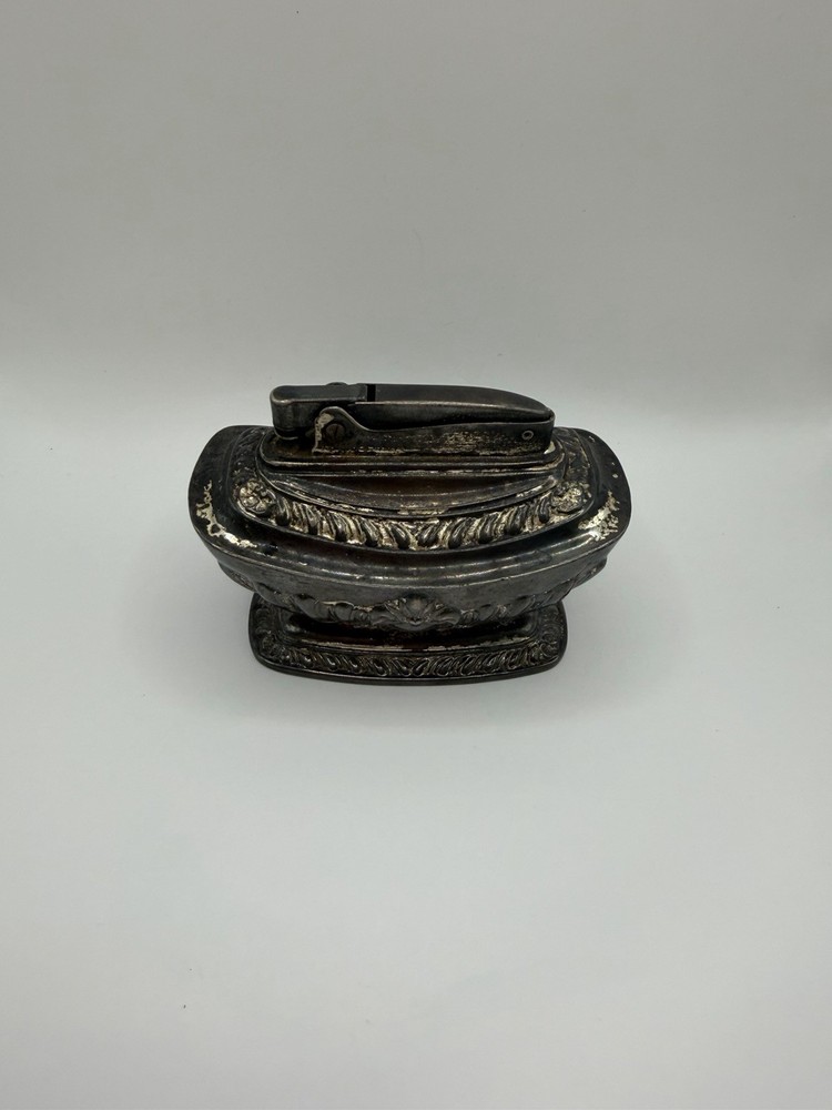 Ronson Georgian silver-plated table lighter