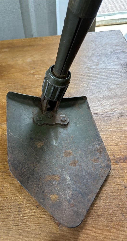 ORIGINAL WWII US ARMY M1943 COMBAT FIELD FOLDING SHOVEL-DATED 1943 WOODS