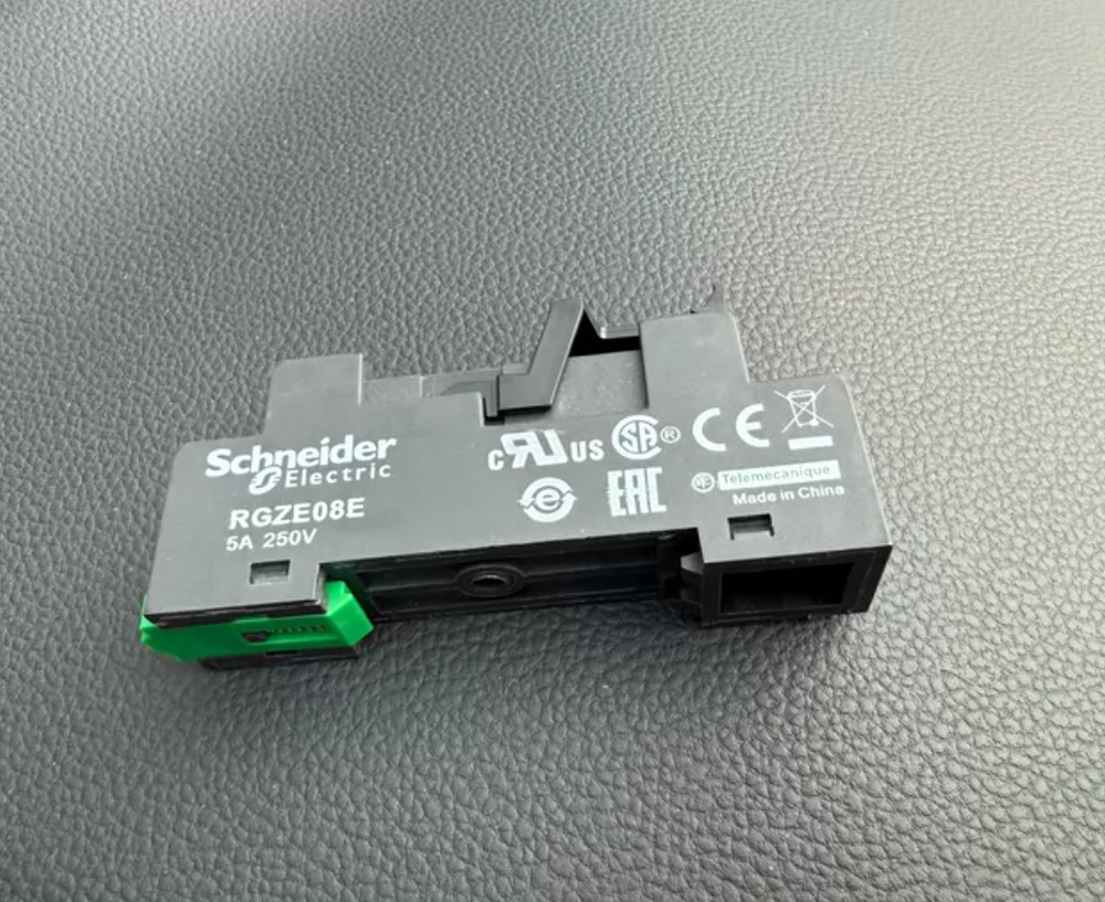 1PC NEW Schneider Intermediate relay base RGZE08E #LL