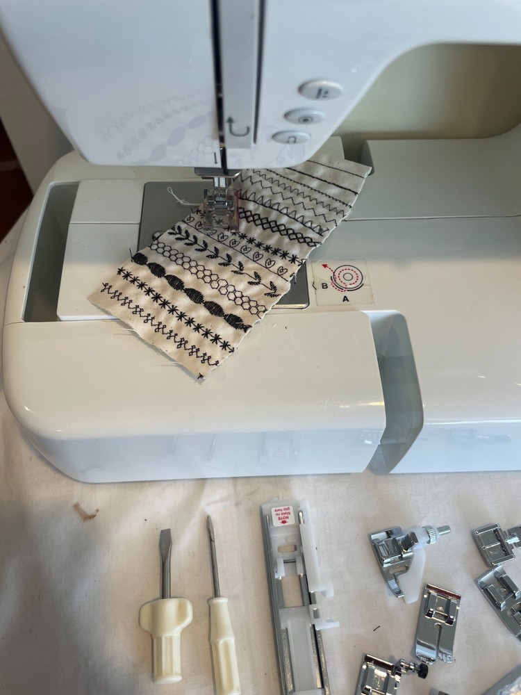 Pfaff Smart 200c Computerized Sewing Machine – 40 Stitches