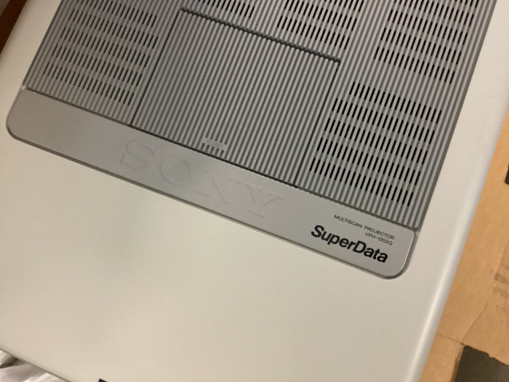 SONY….VPH-1252Q…MULTISCAN PROJECTOR…NEW