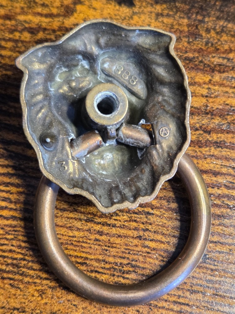 VINTAGE BRASS LIONS HEAD DRAWER PULL HANDLE PULLER