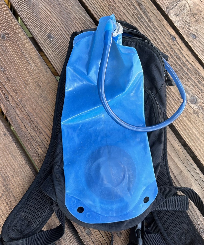 DAKINE Glacier Backpack With Water Bag