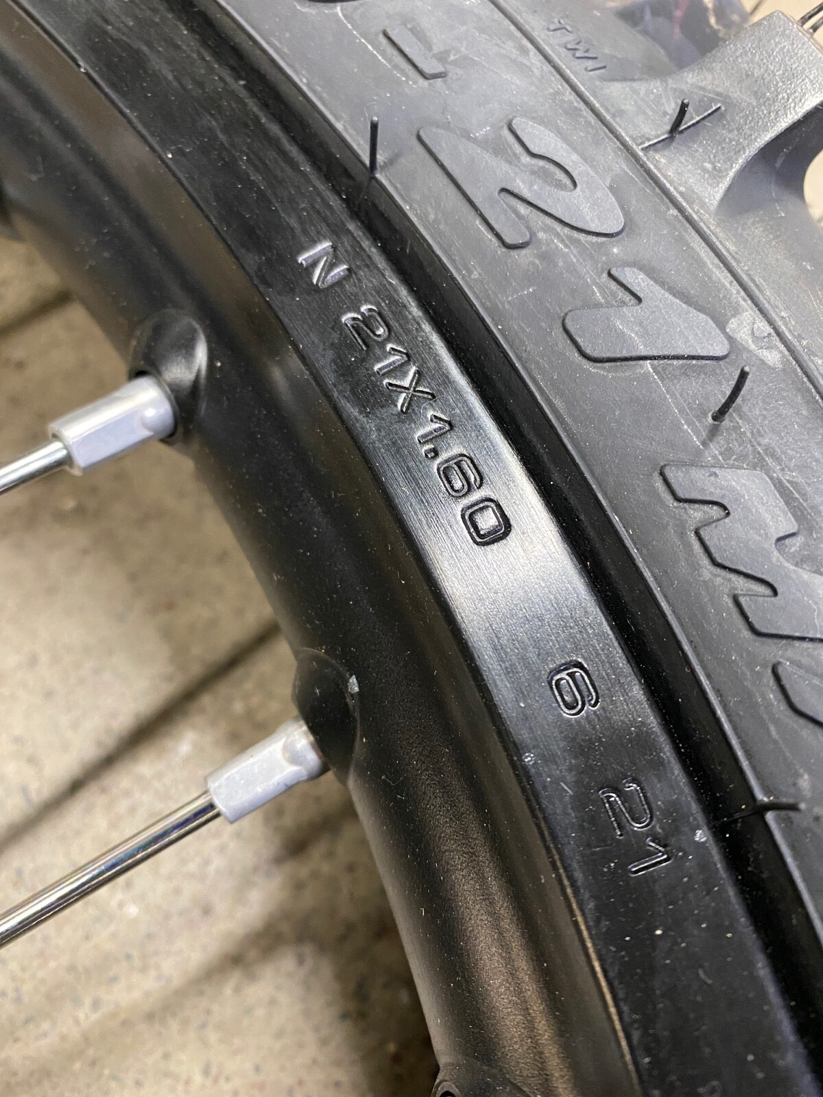 HONDA CRF250R CRF450R 2018-2025 DID DIRT STAR FRONT WHEEL 21X1.60 PIRELLI TIRE