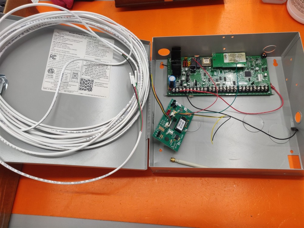 ⭐️⭐️⭐️⭐️⭐️ **DEFECTIVE** DMP Model XT30/XT50 Control Unit Box w Circuit Boards