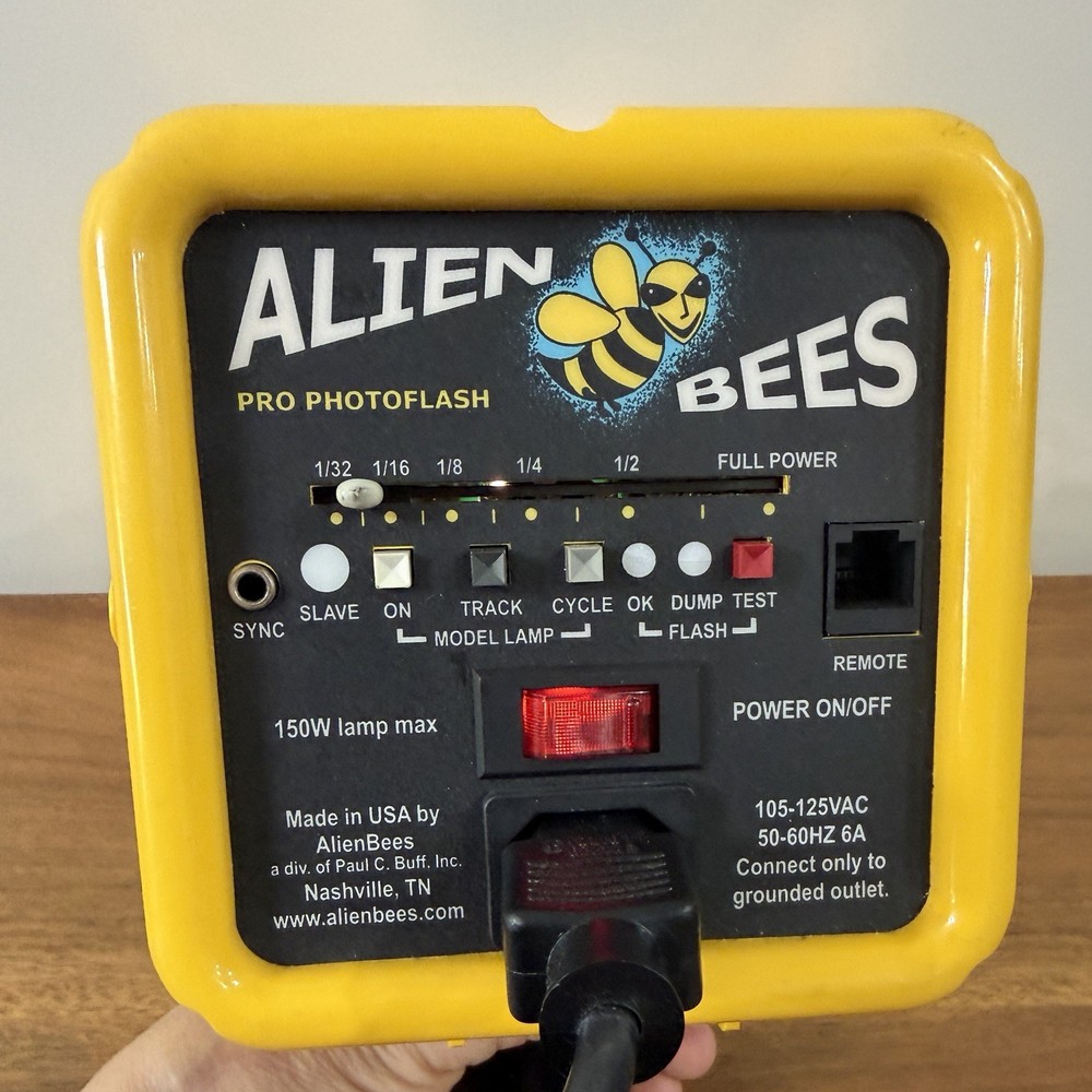 Alien Bees B800 STUDIO Light 320WS Studio Flash MONOLIGHT, Reflector, Carrier