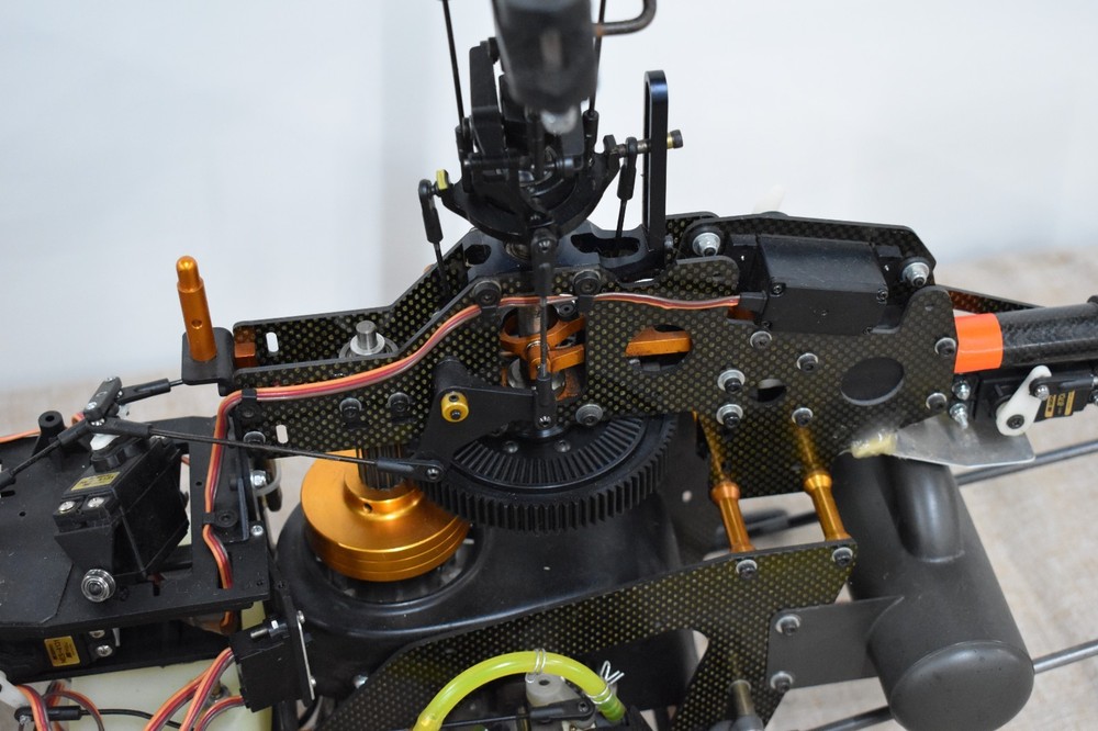 X-cell XL Carbon Gas Powered RC Helicopter pull start