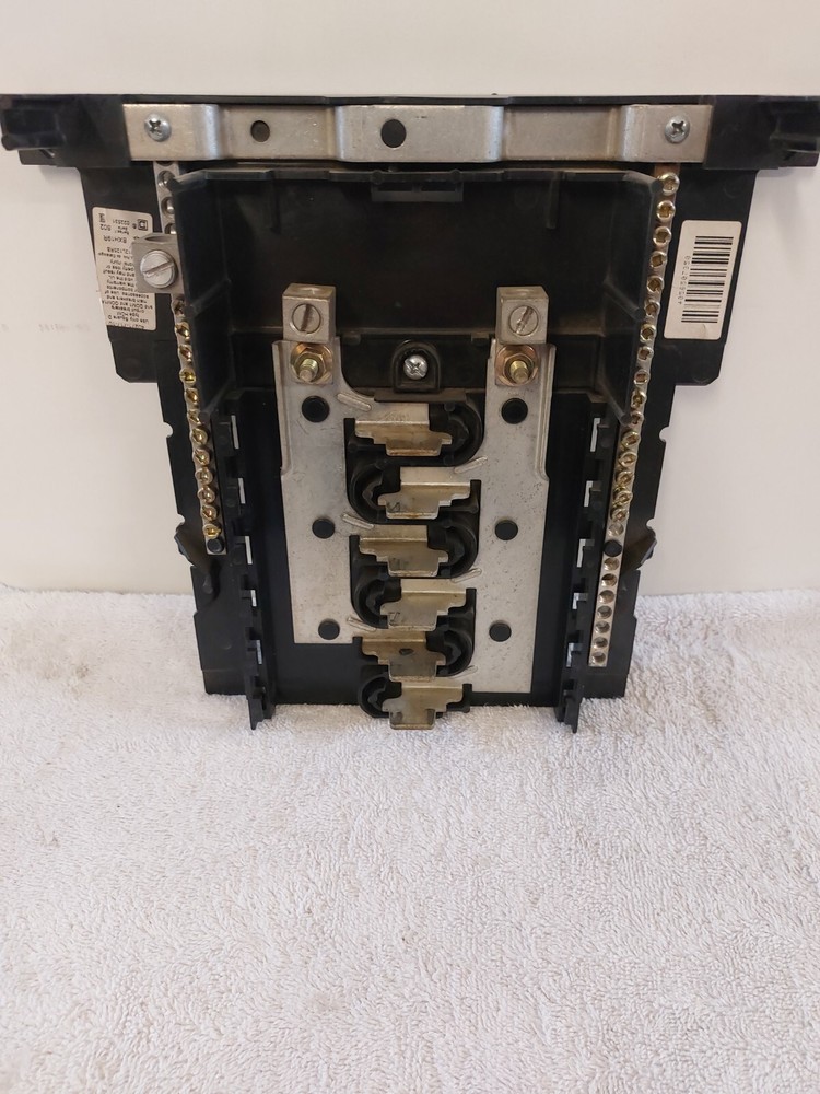 SQUARE D 100 AMP 6-SPACE BUSS BAR