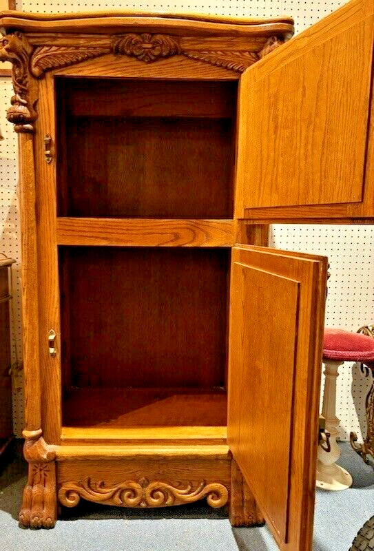 WINGED GRIFFIN OAK ICE BOX
