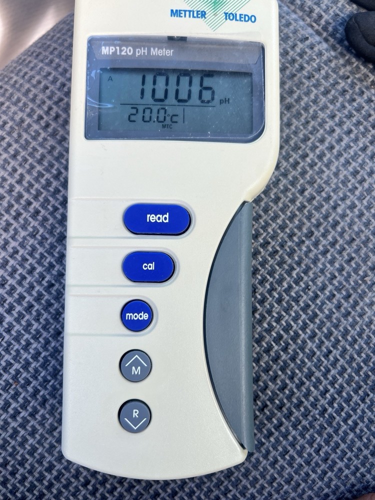 Mettler Toledo MP120 pH Meter