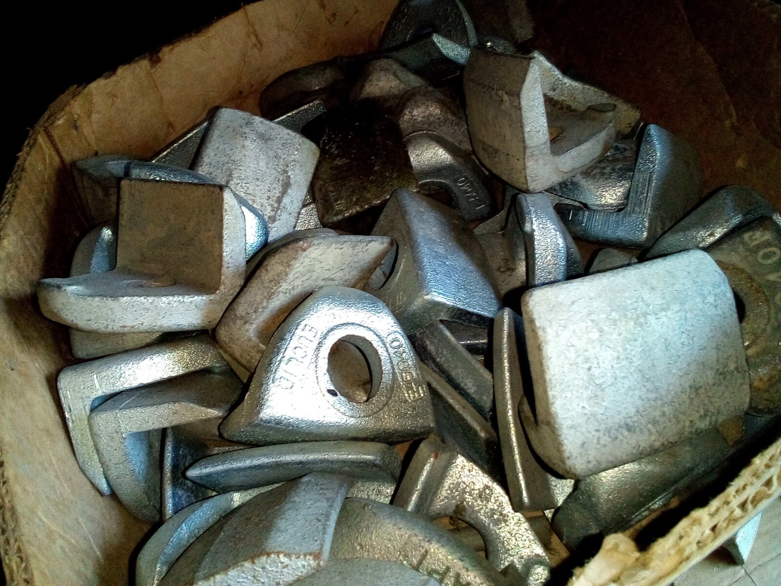 New Euclid E-5040 Batco 13-4004 Wheel Wedges Wheel Clamps  Box of 5