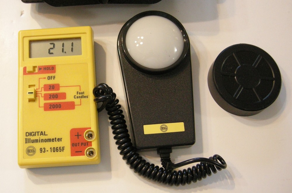 3 RANGE DIGITAL ILLUMINOMETER LIGHT METER- BEHA 93-1065F W/ Leather Case