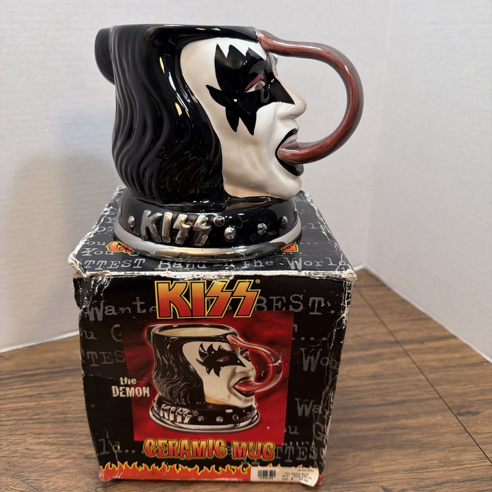 KISS Gene Simmons The Demon Ceramic Mug Tongue Handle Box and Styrofoam Vtg 2003