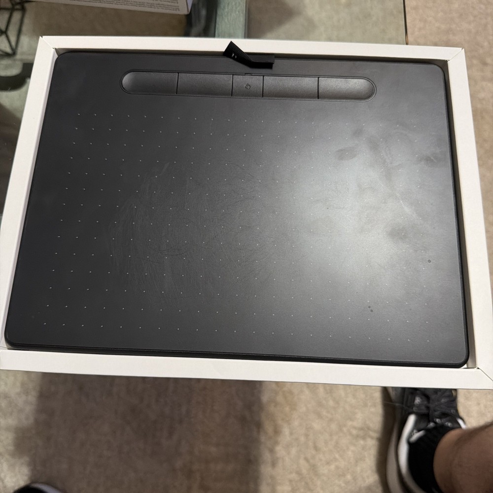 Wacom Intuos Medium Wireless Graphics Tablet - Black, Used