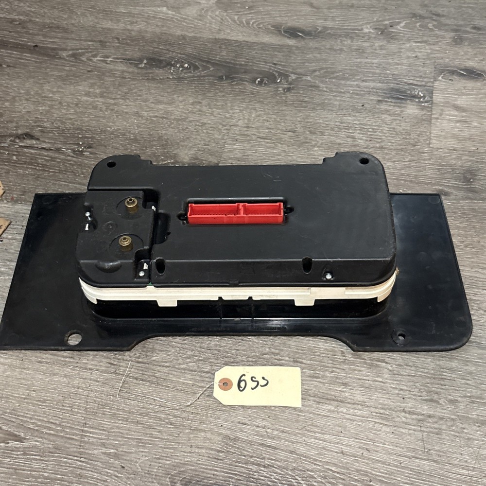 FREIGHTLINER CASCADIA GAUGE CLUSTER Missing P/N Broken