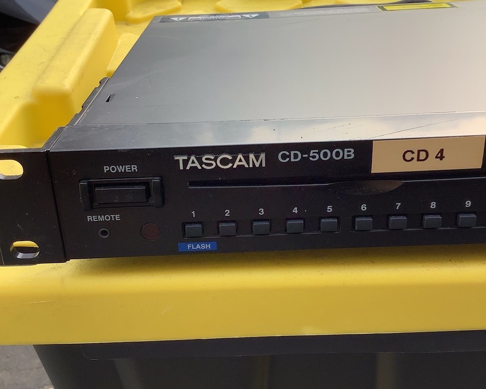 TASCAM CD-500B Single-rackspace CD Player with Balanced Out