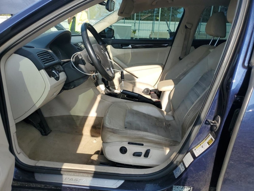 PASSAT 2015 Glove Box 4890396