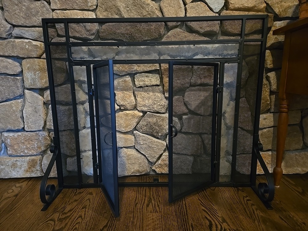 Fireplace Screen - Plow And Hearth - Excellent Condition