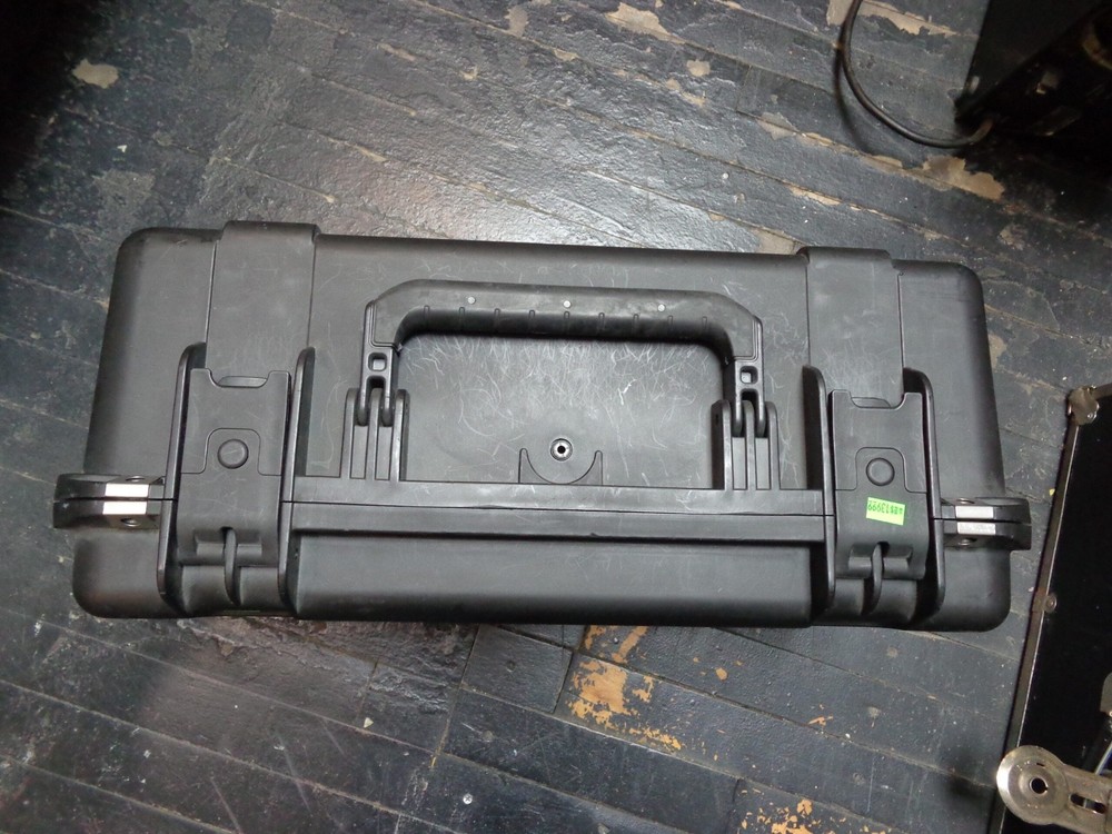 SKB I series Microphone travel case Molded 12 Mic Case w/ Storage Compartment