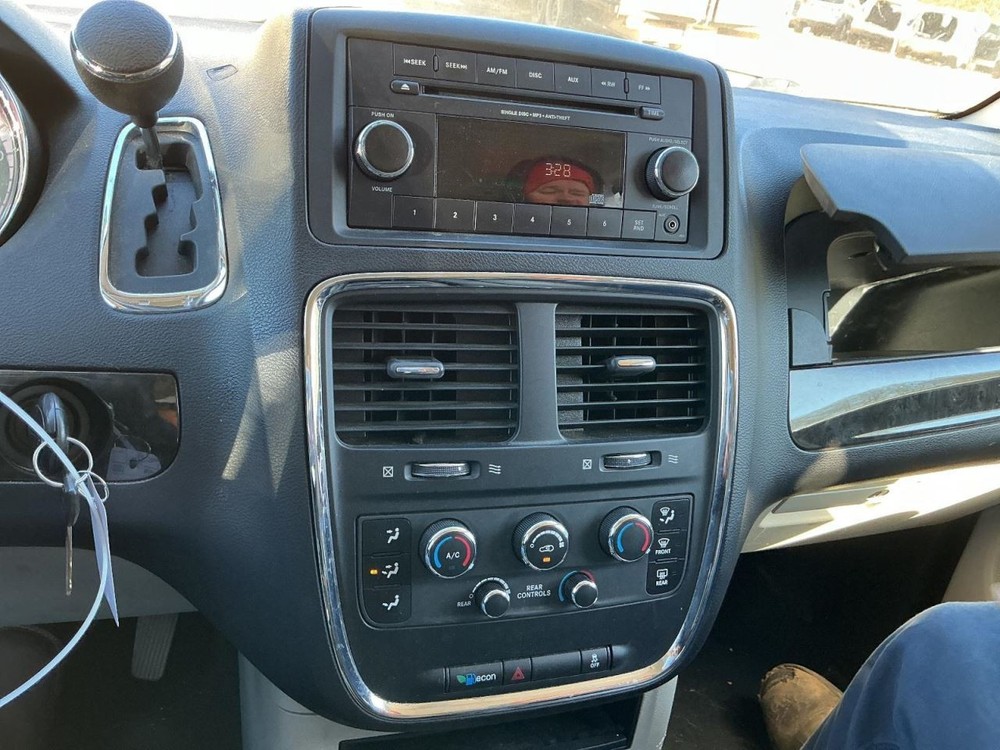 CARAVAN 2013 Glove Box 4912095