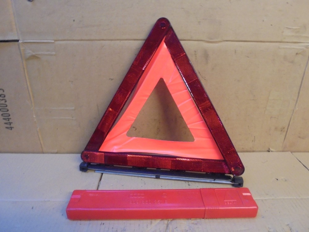 AUDI WARNING TRIANGLE WITH PLASTIC CASE 8D9860251B