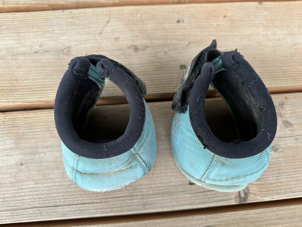 Horse Tack - Medium Professionals Choice Bell Boots