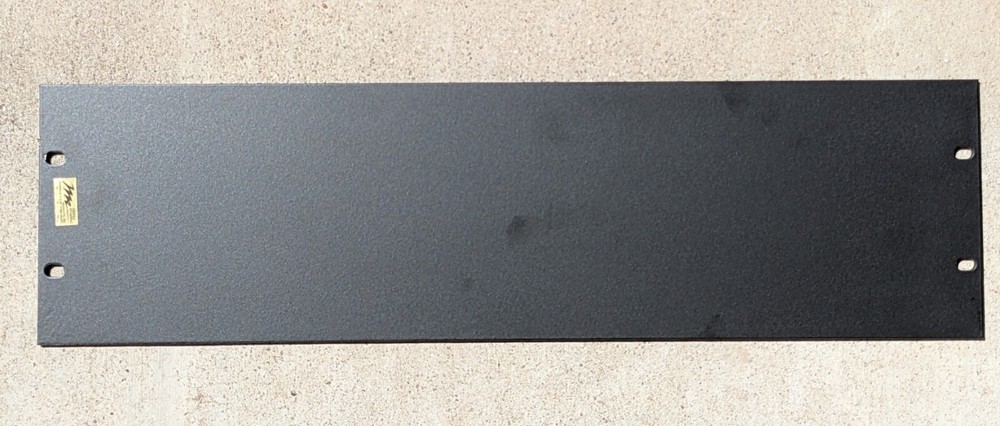 Blank Rack Panel 3RU, Middle Atlantic PHBL-3, color: black, finish: plain/flat