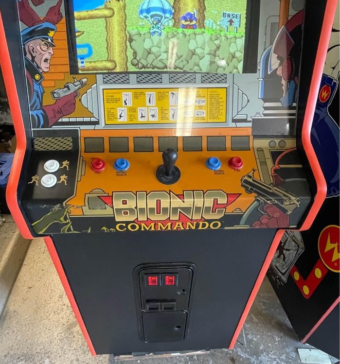 BIONIC COMMANDO ARCADE MACHINE by CAPCOM 1987 (Excellent Condition) *RARE*