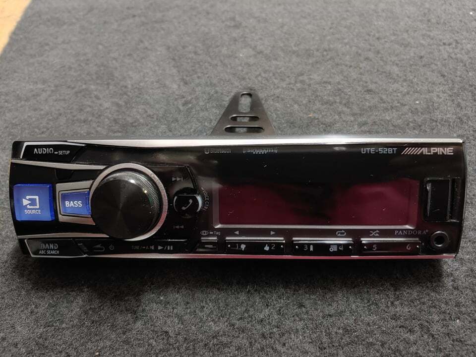 ute-52bt alpine faceplate