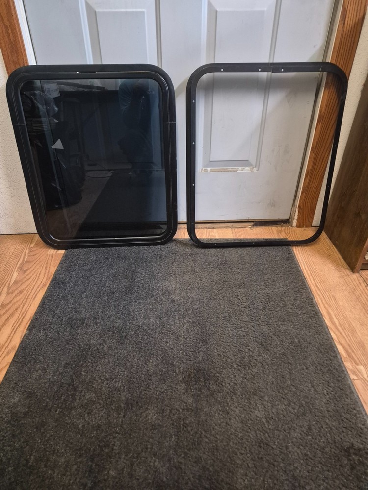 KENWORTH SLEEPER FRAME AND GLASS