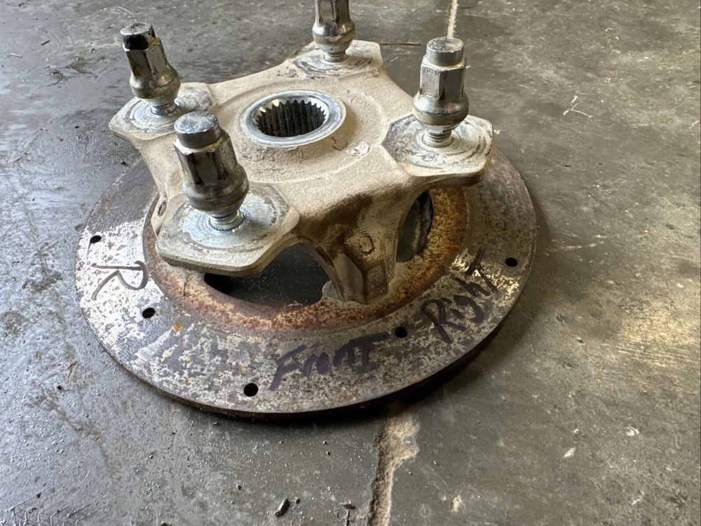 arctic cat 550 Front Right Hub 2014