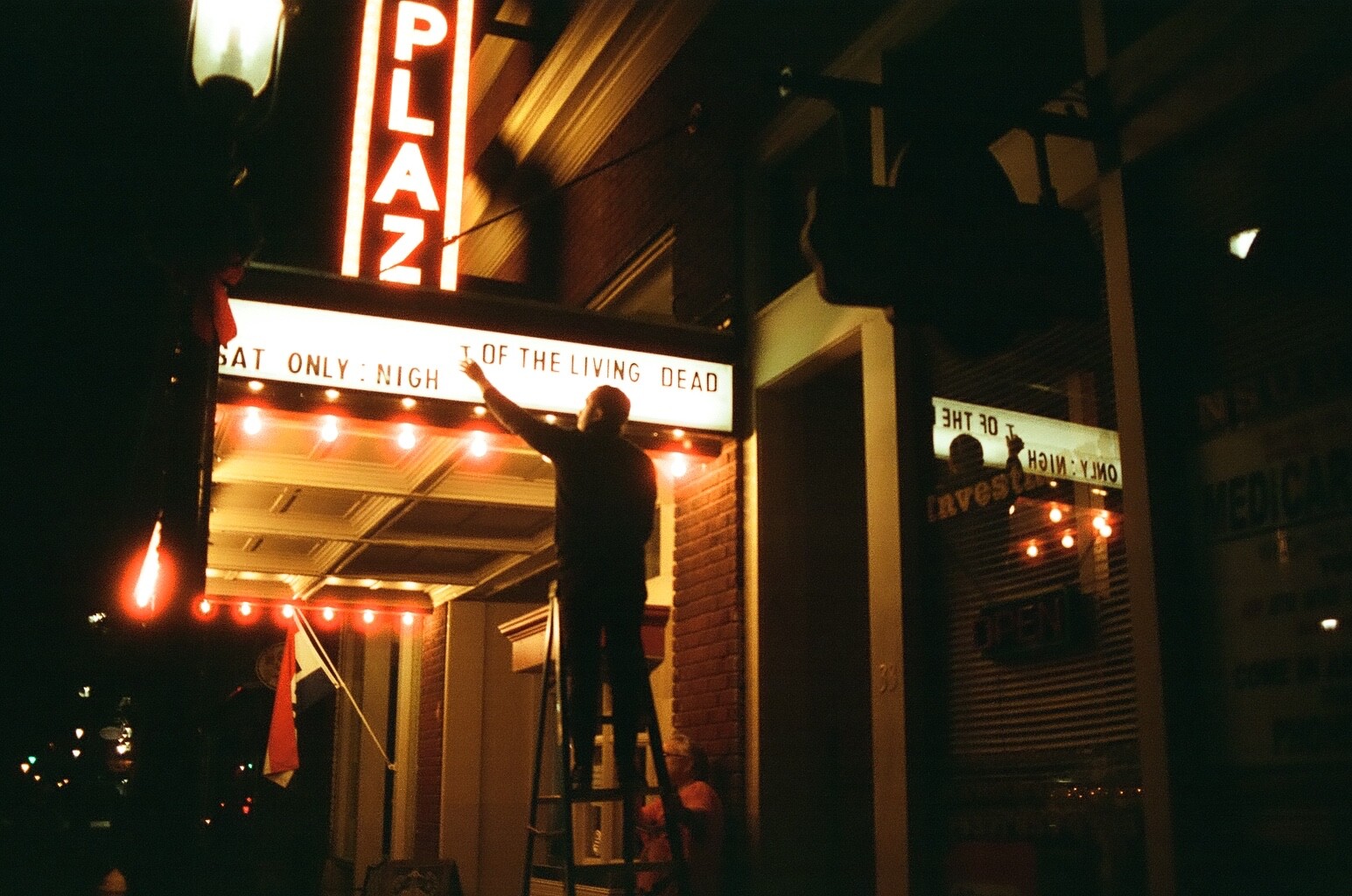 Cyberpunk 400D 36 exp C41 35mm Color Negative Film NO REMJET Kodak Vision3 250D