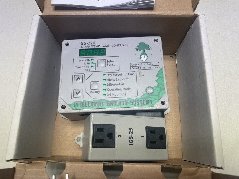Intelligent Growing Systems iGS-220 TEMP/RH SMART CONTROLLER + iGS-25 Bundle
