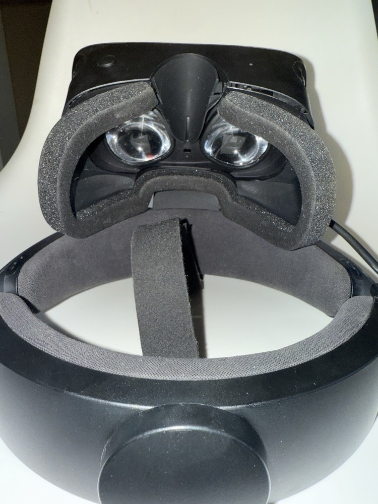 Oculus Lenovo VR Headsets Black with Controllers - WORKING!