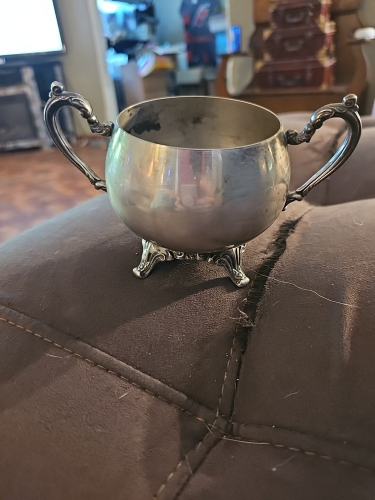 Oneida Sugar and Creamer Set