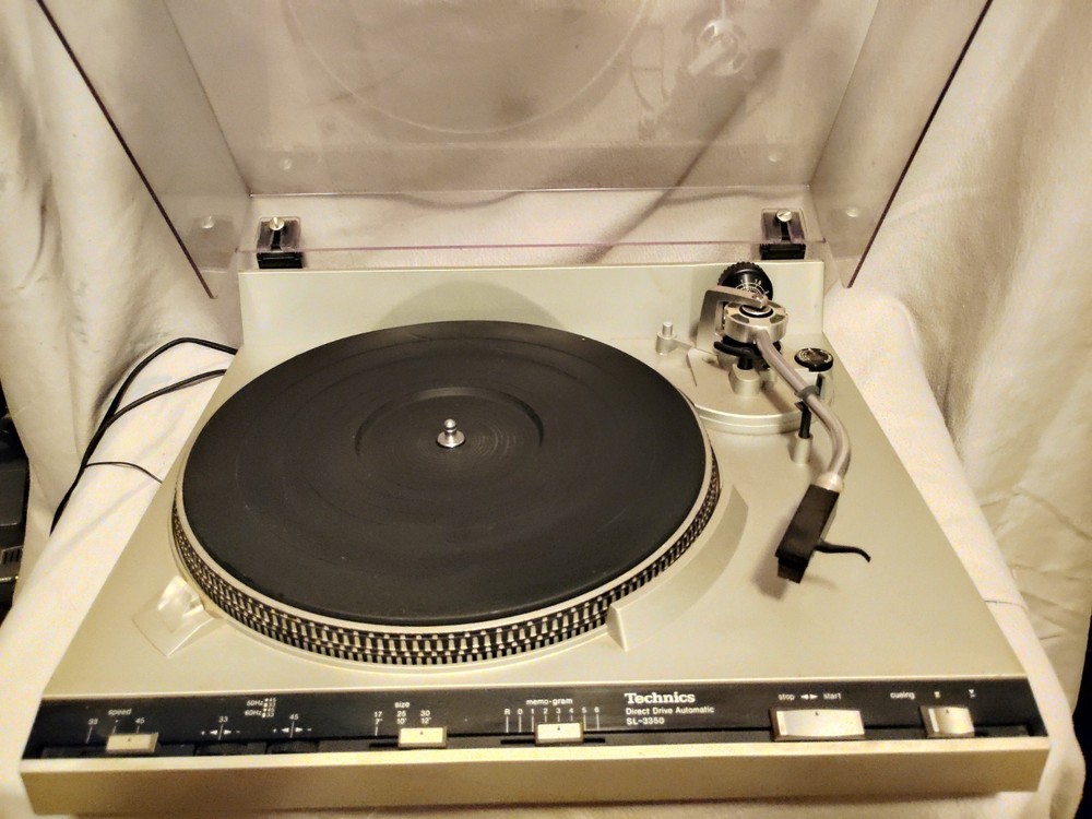 Technics SL-3350 Turntable