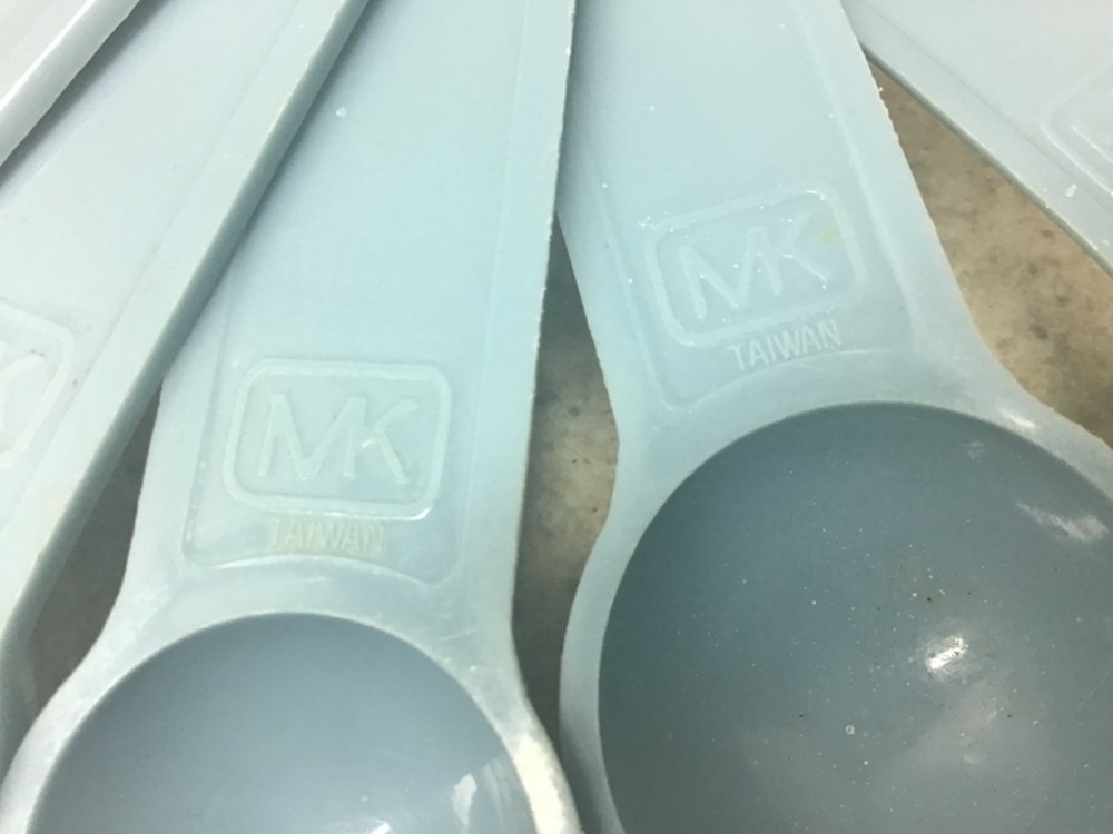 Vintage Unbranded 5 Pc Set Light blue measuring spoons stacking nesting plastic