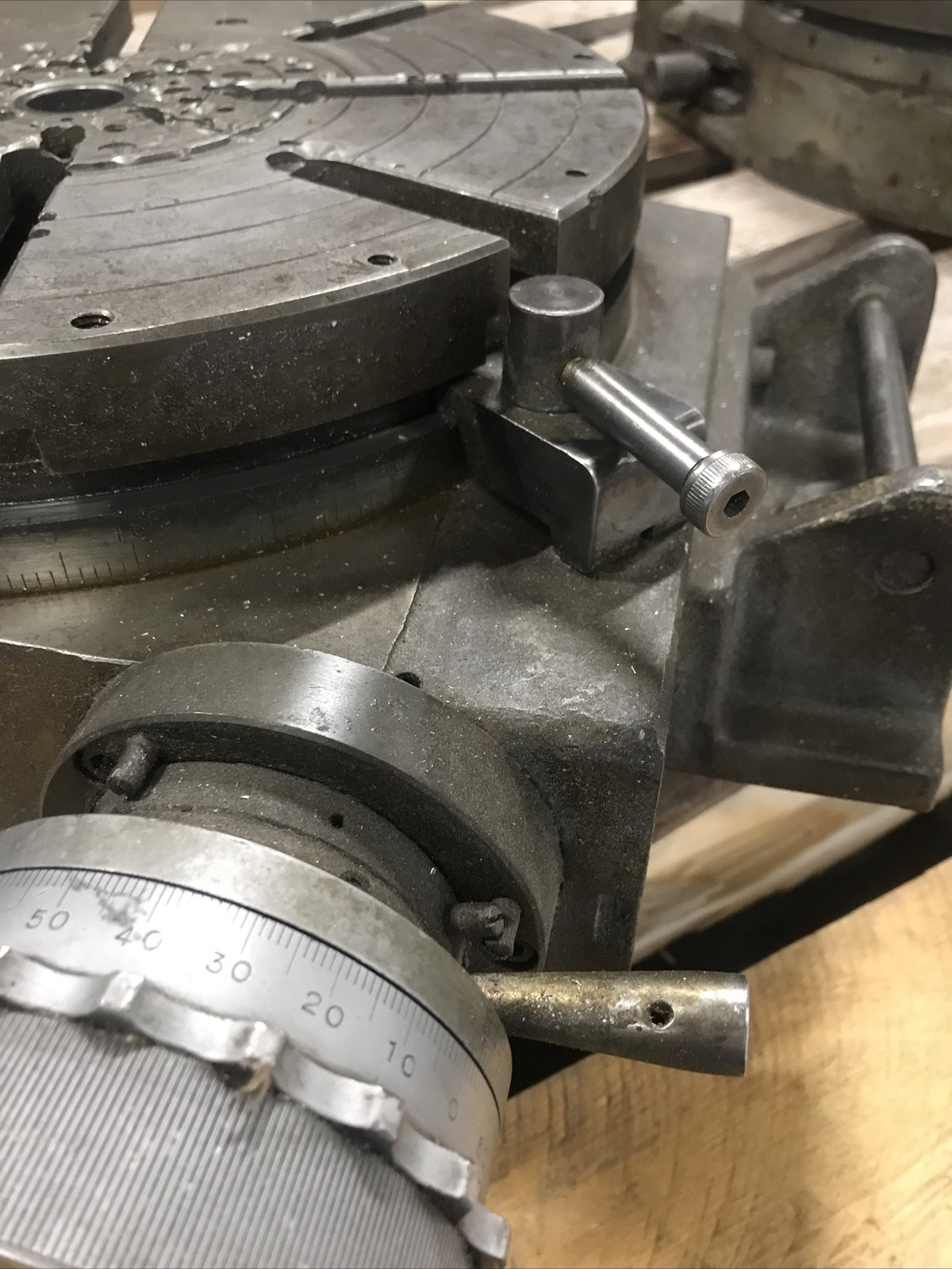 BRIDGEPORT #12 ROTARY TABLE Low Profile Handle