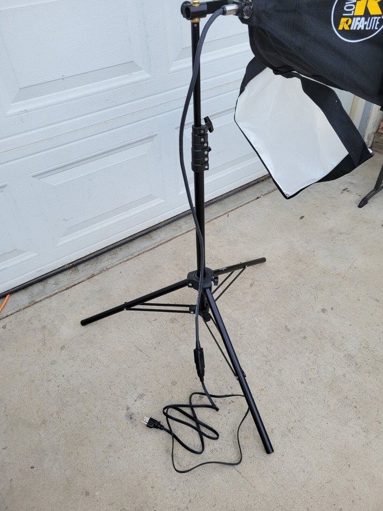 Lowel Rifa Lite W/ Tripod LC 44 Constant Diffused Softbox Studio Light Used