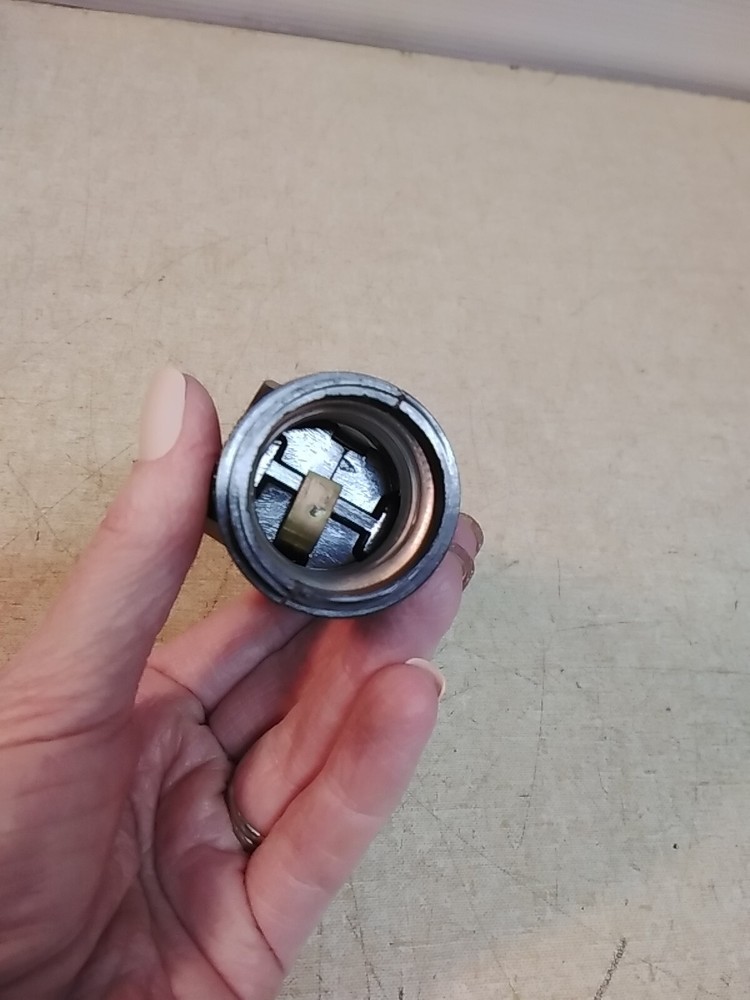 Leviton E-13394 125V 660W Polarized Plug Light Socket Adapter Browni