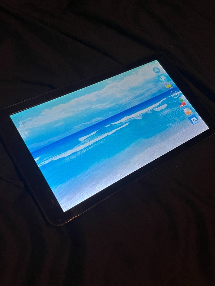 Azpen A1040 10.1" Quad Core Android Tablet (no cords)