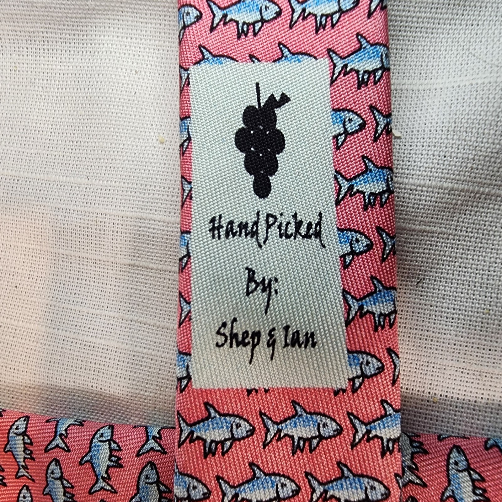 Vineyard Vines, Shep & Ian, Boy's Silk Necktie, Pink with Gray Fish, USA, Nice!