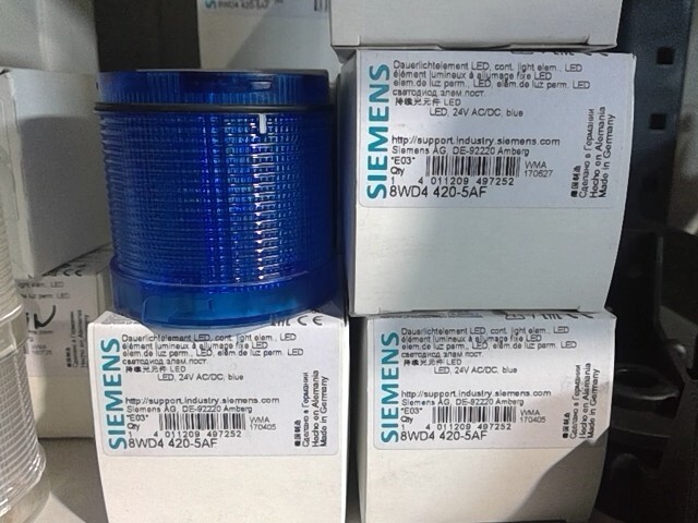 SIEMENS 8WD4 420-5AF Continuous Light Element LED 24V Blue